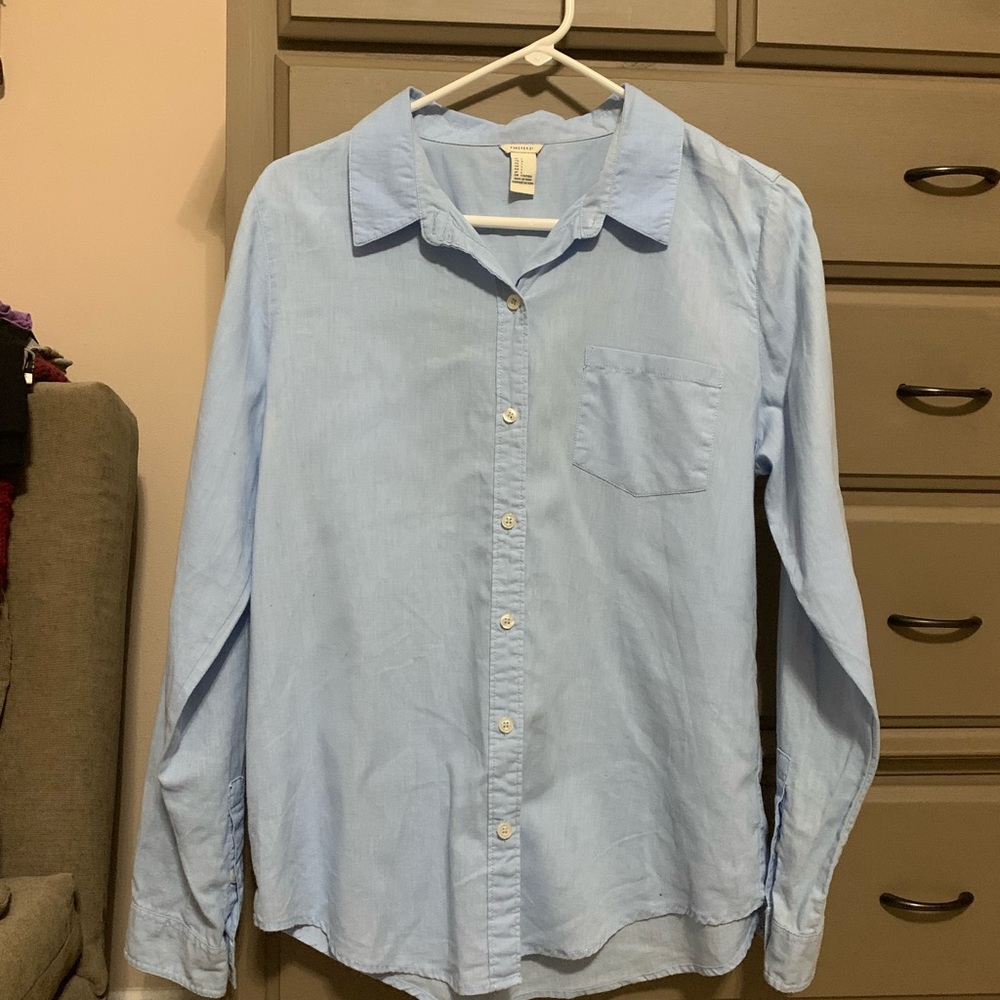 Size large Forever 21 women’s blouse